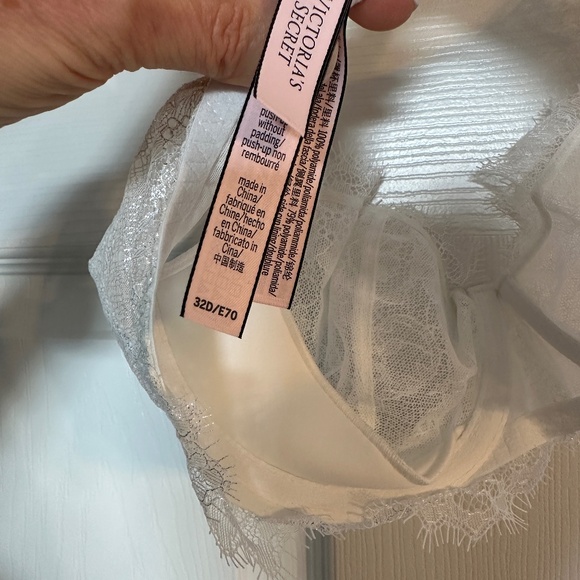 Victoria’s Secret Victoria’s Secret Icy Pearl Sparkle Lace Bra – Silver Shimmer - Picture 5 of 5